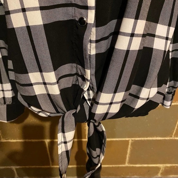 Ariella Black and White Plaid Snap Front Tie Top Women's M Medium - Picture 8 of 9